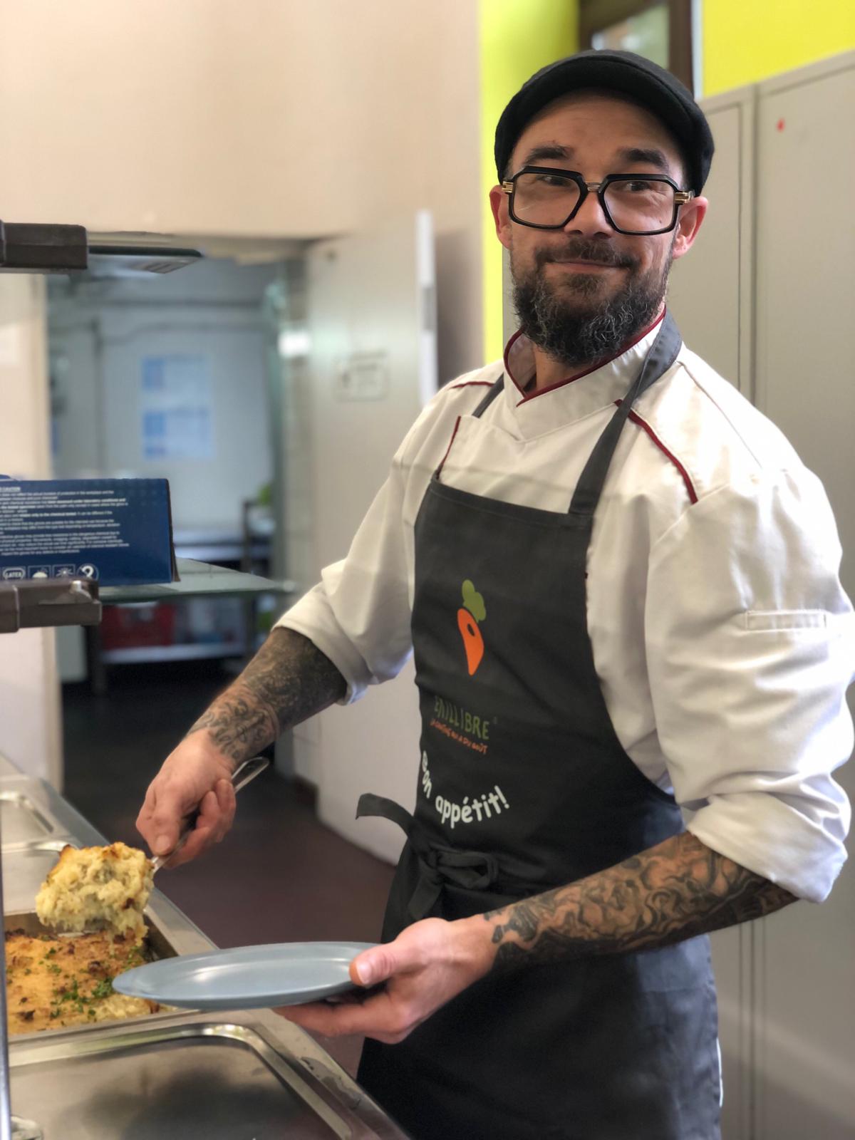 Le chef Damien en gestion concédée école Waterloo via Ekillibre